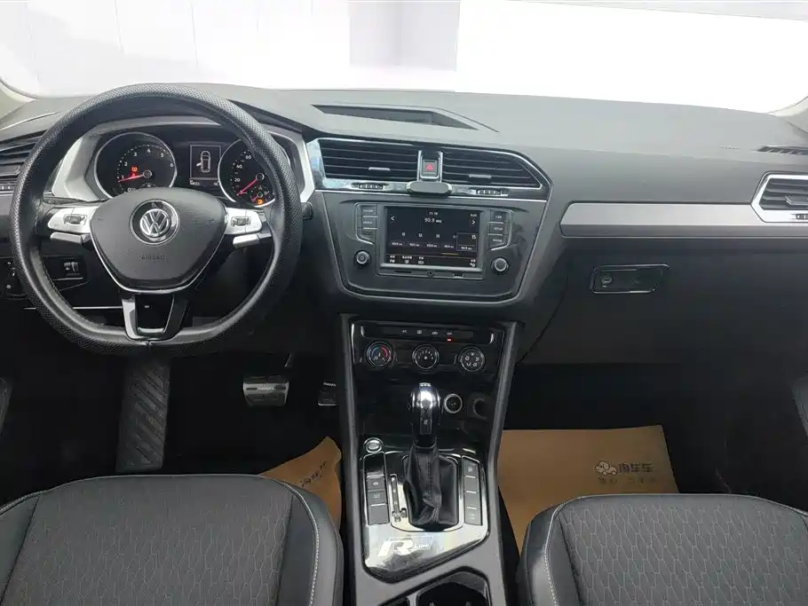 Volkswagen Tiguan L 2017 — фото 12