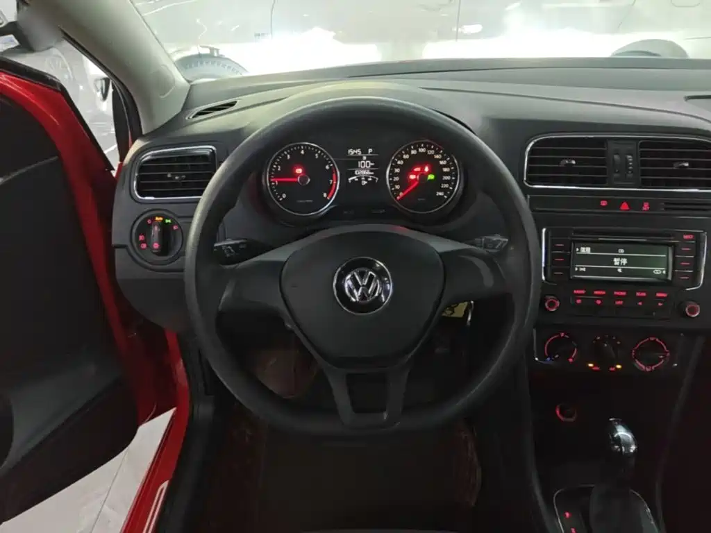 Volkswagen Polo 2015 — фото 11