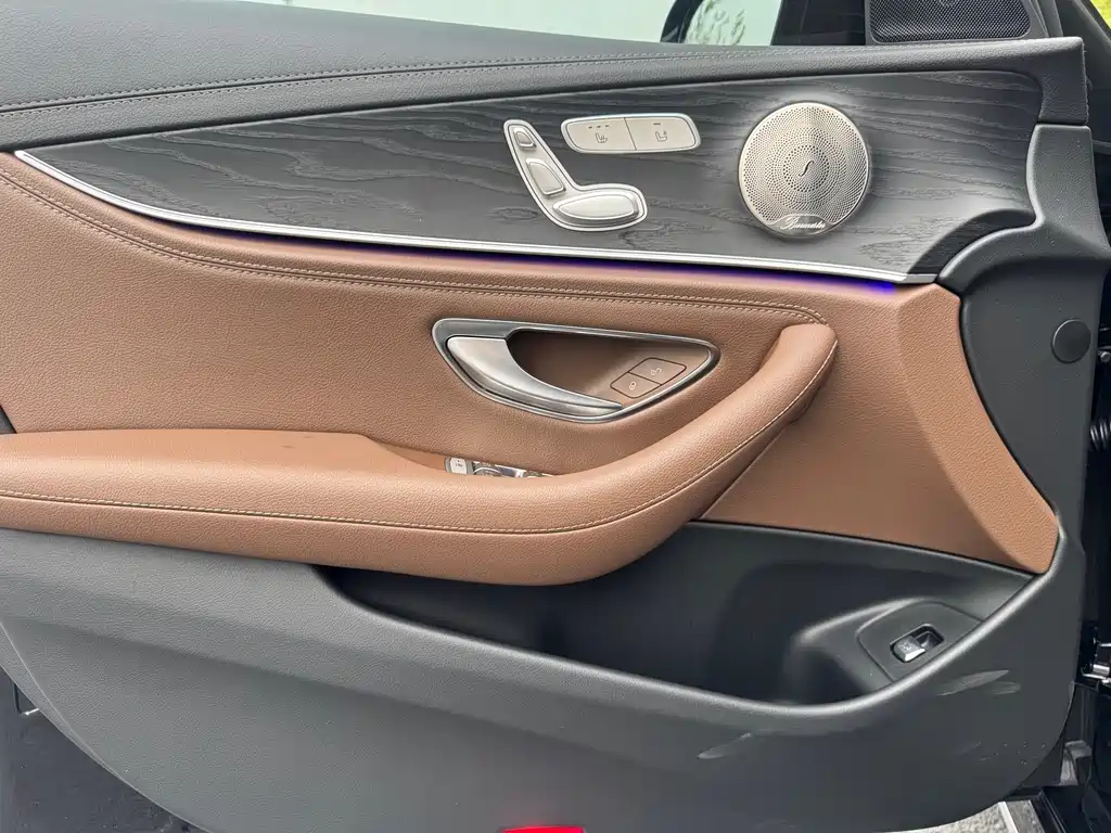 Mercedes-Benz E-Class 2022 — фото 8