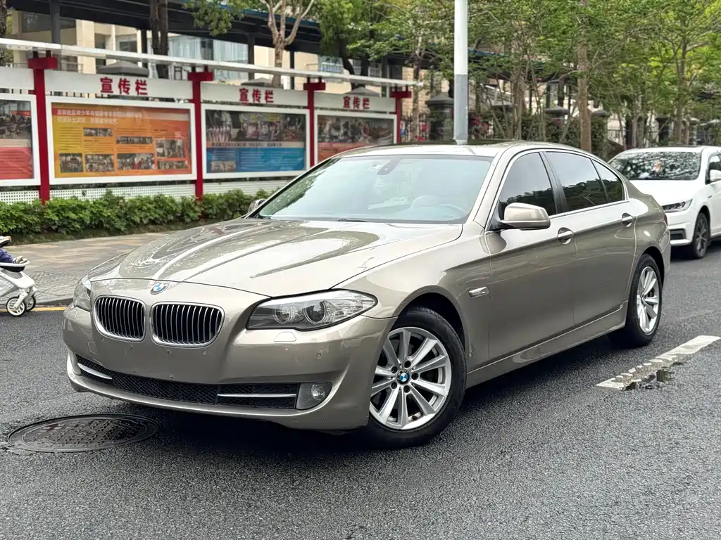 BMW 5 Series 2011 — фото 1