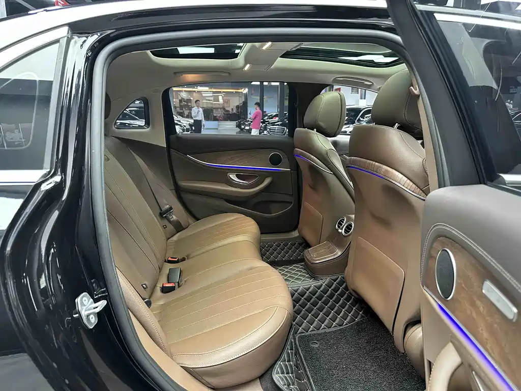 Mercedes-Benz E-Class 2023 — фото 6