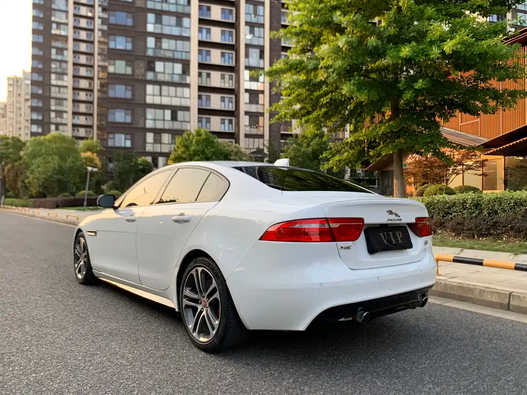 Jaguar XE 2017 — фото 7