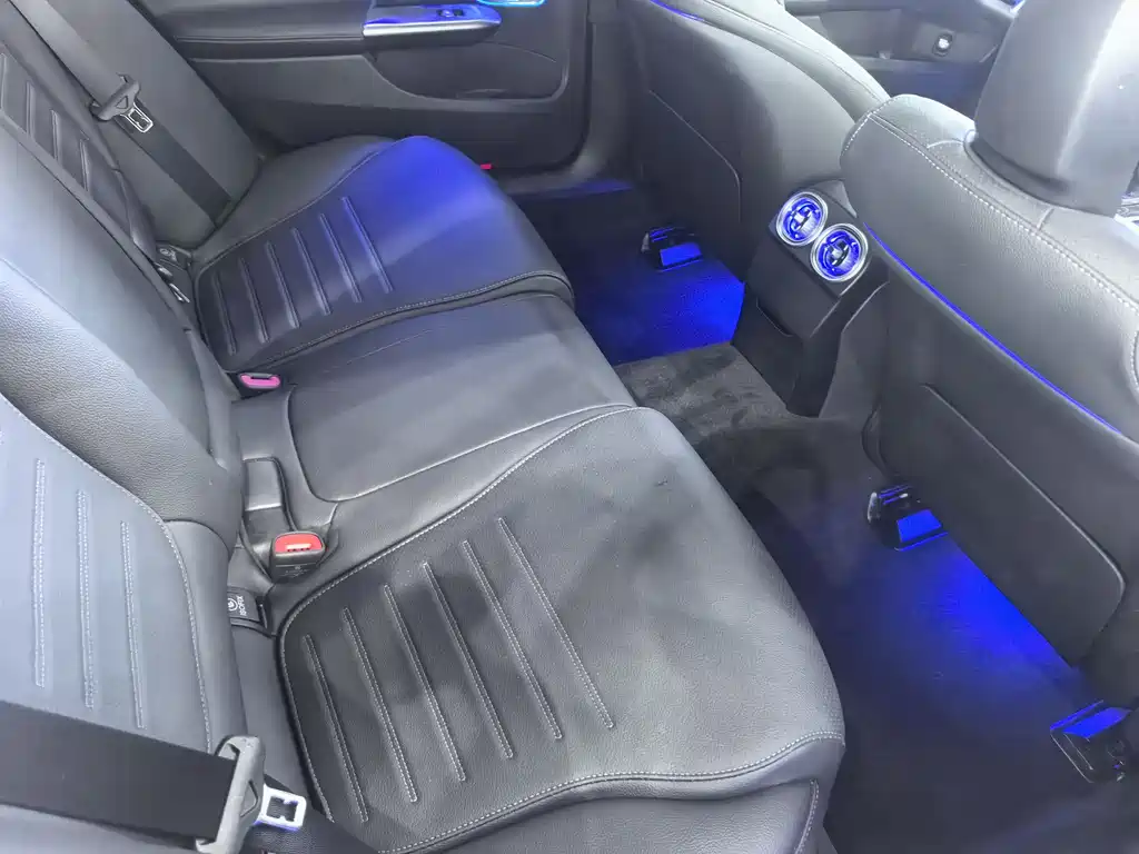 Mercedes-Benz C-Class 2023 — фото 18