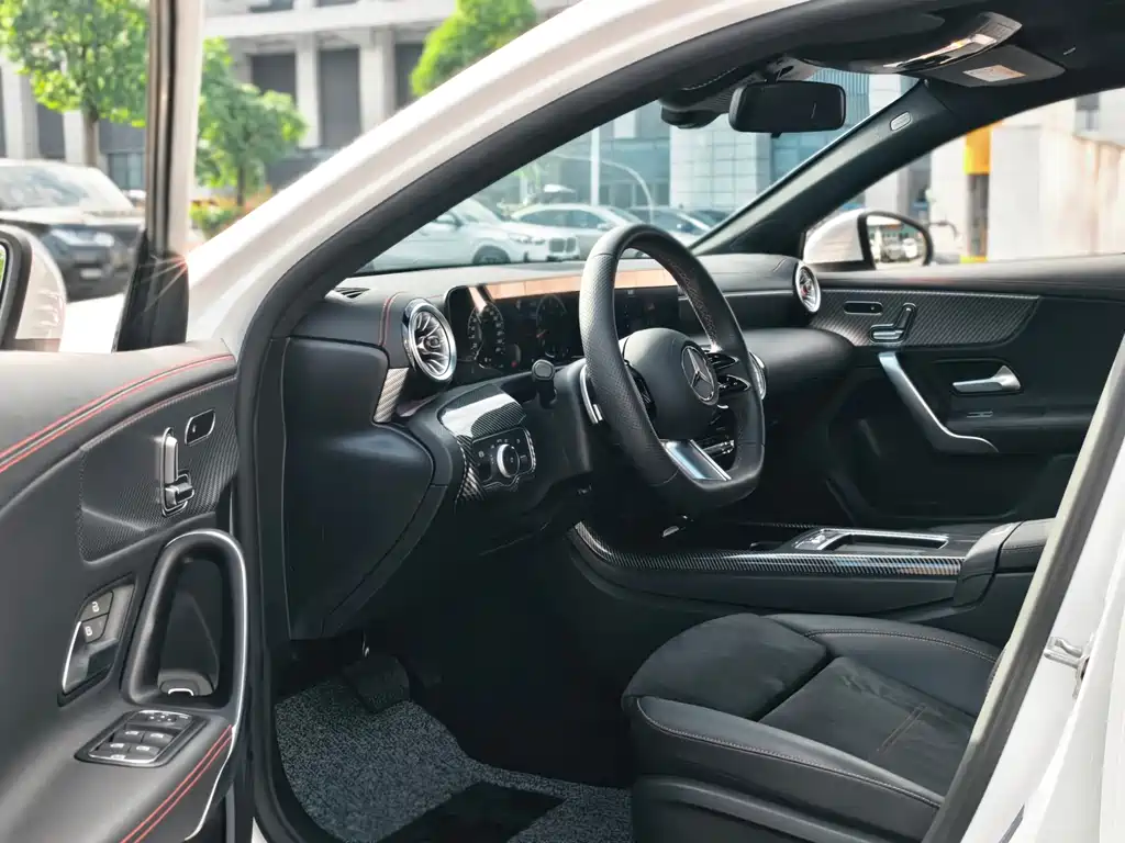 Mercedes-Benz A-Class 2025 — фото 8