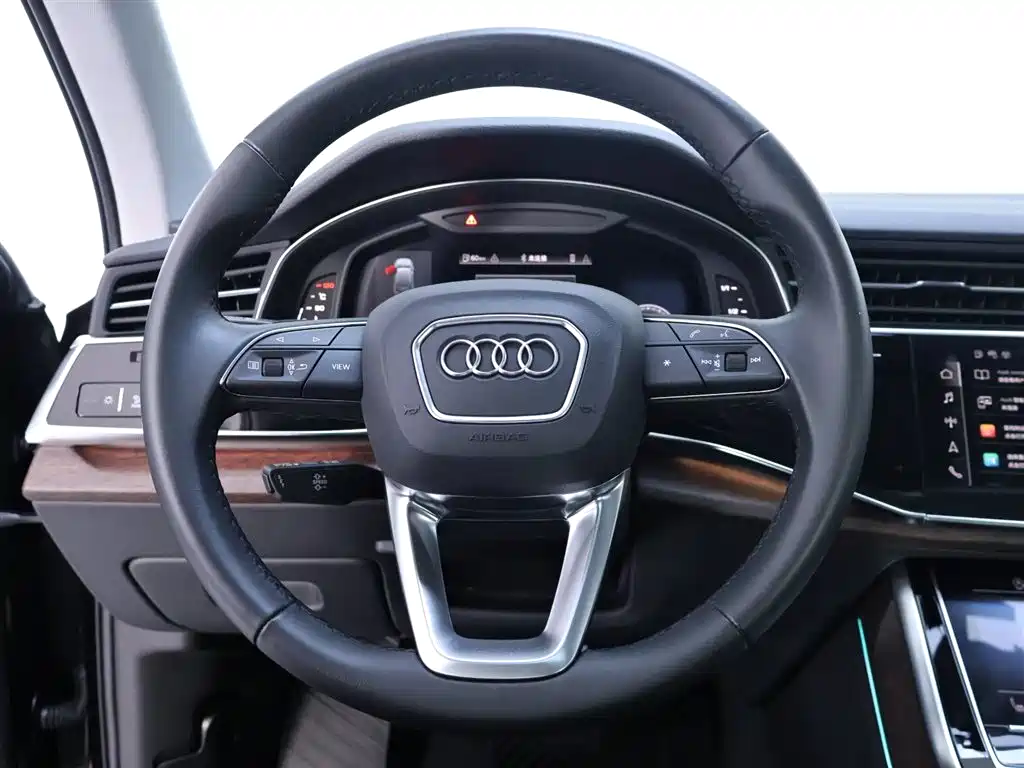 Audi Q7 2023 — фото 16