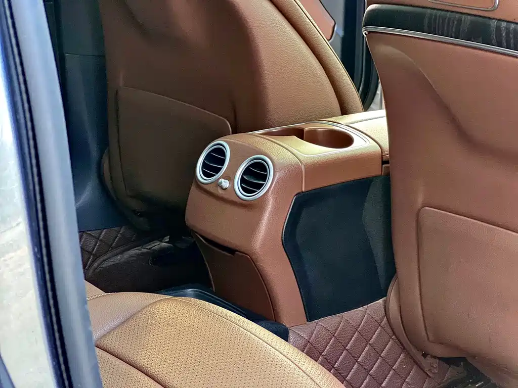 Mercedes-Benz E-Class 2020 — фото 11