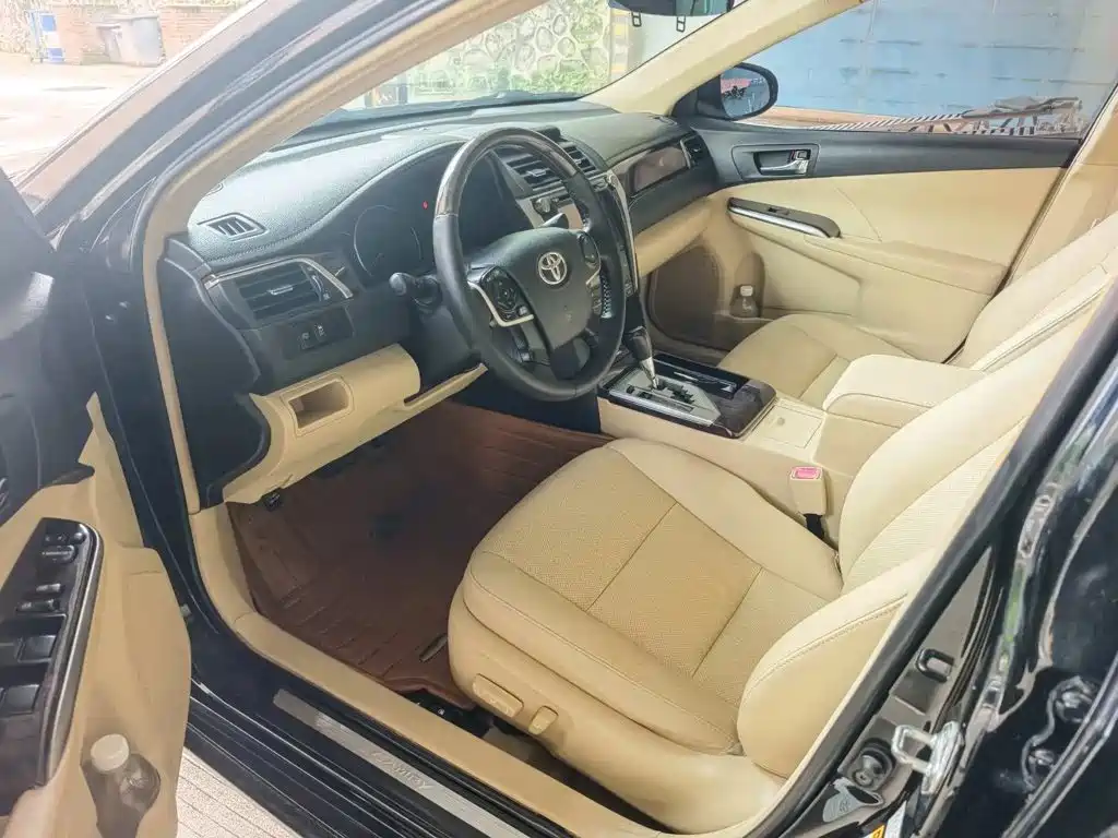 Toyota Camry 2015 — фото 2