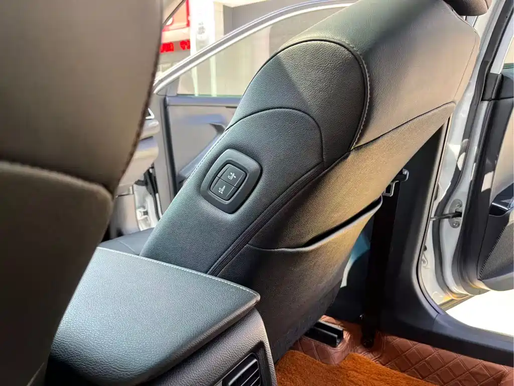 Toyota Camry 2019 — фото 15