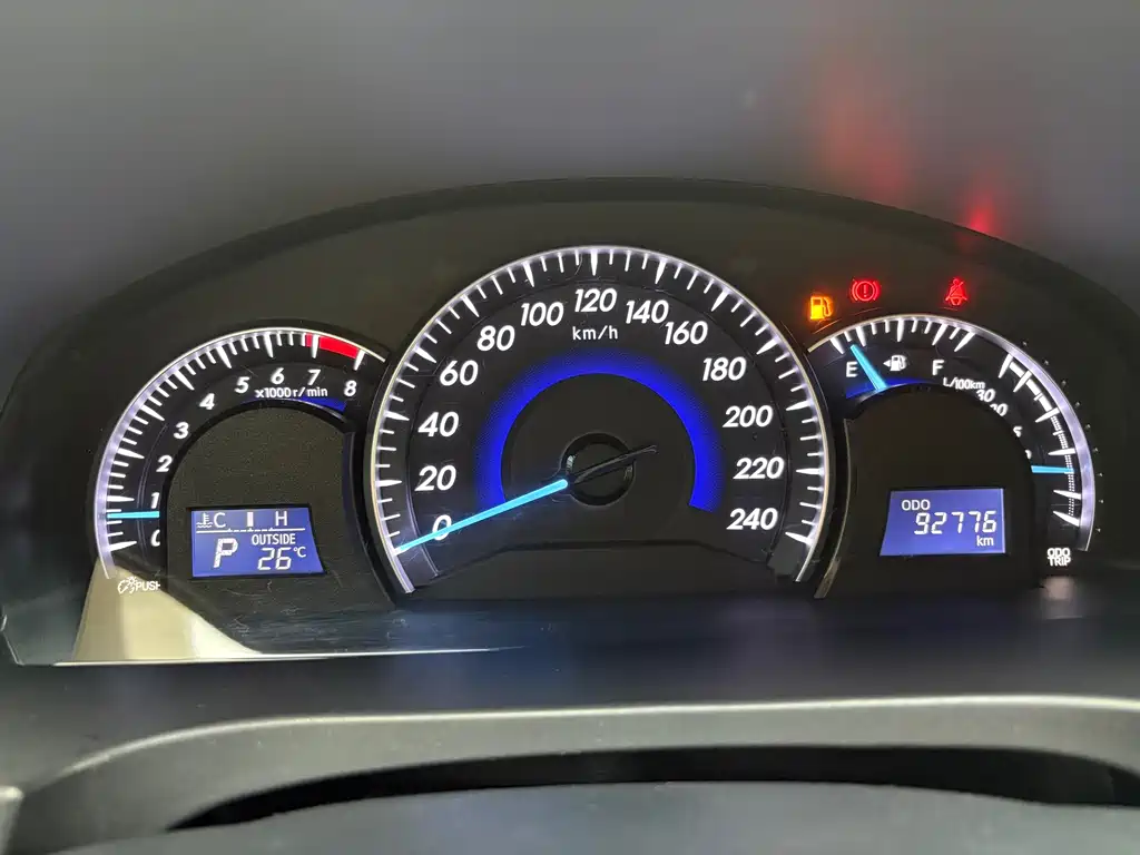 Toyota Camry 2017 — фото 10