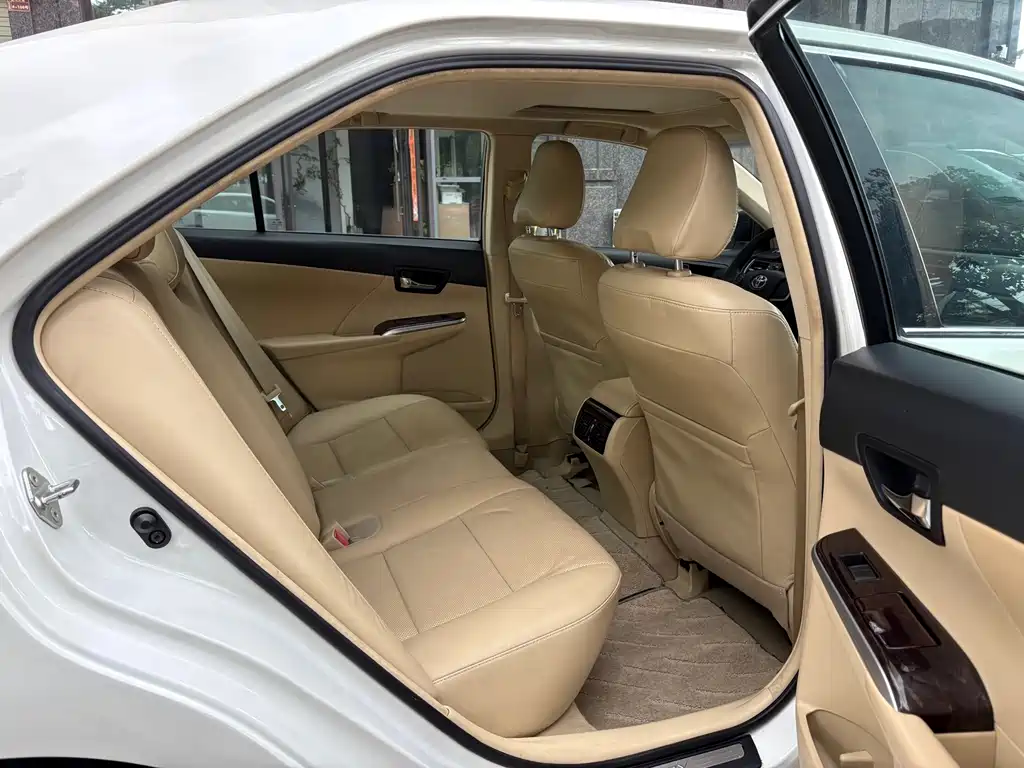 Toyota Camry 2017 — фото 14