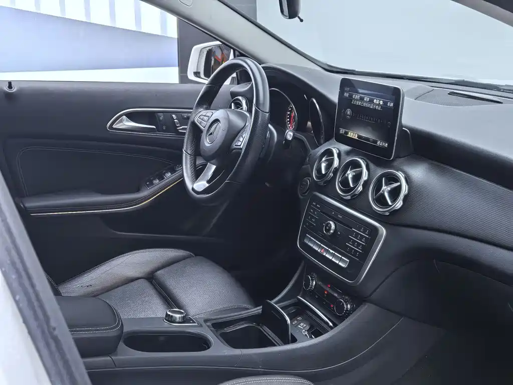 Mercedes-Benz GLA 2018 — фото 13