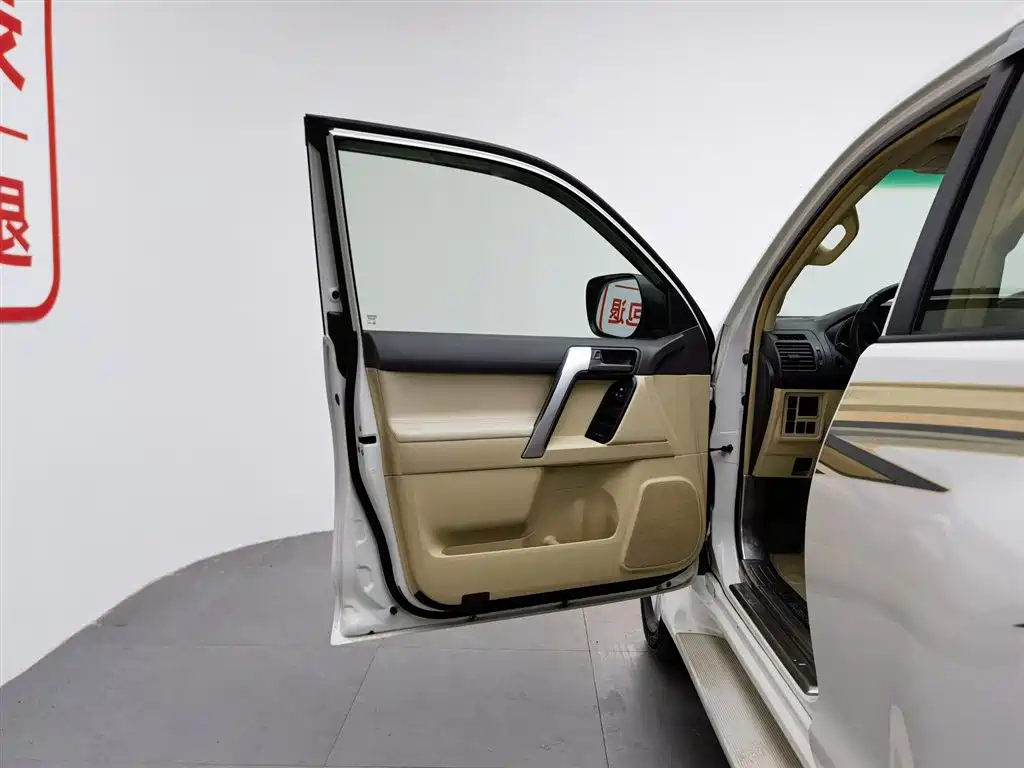 Toyota Prado 2015 — фото 8