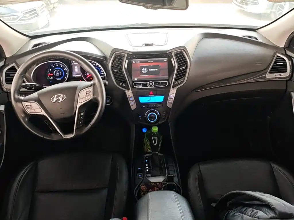 Hyundai Santa Fe 2015 — фото 10