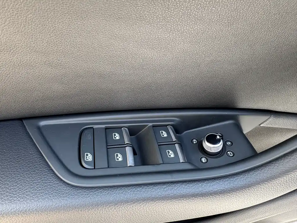 Audi A4L 2019 — фото 17