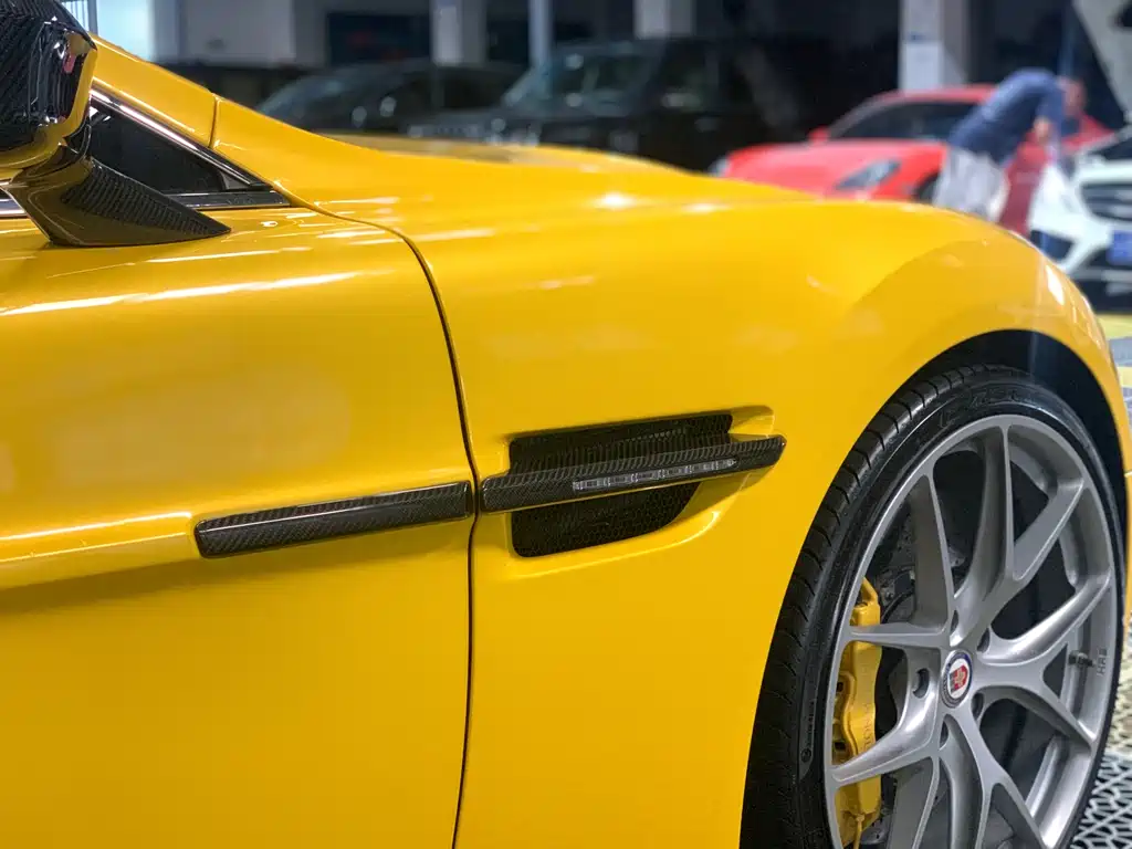 Aston Martin Vanquish 2015 — фото 13