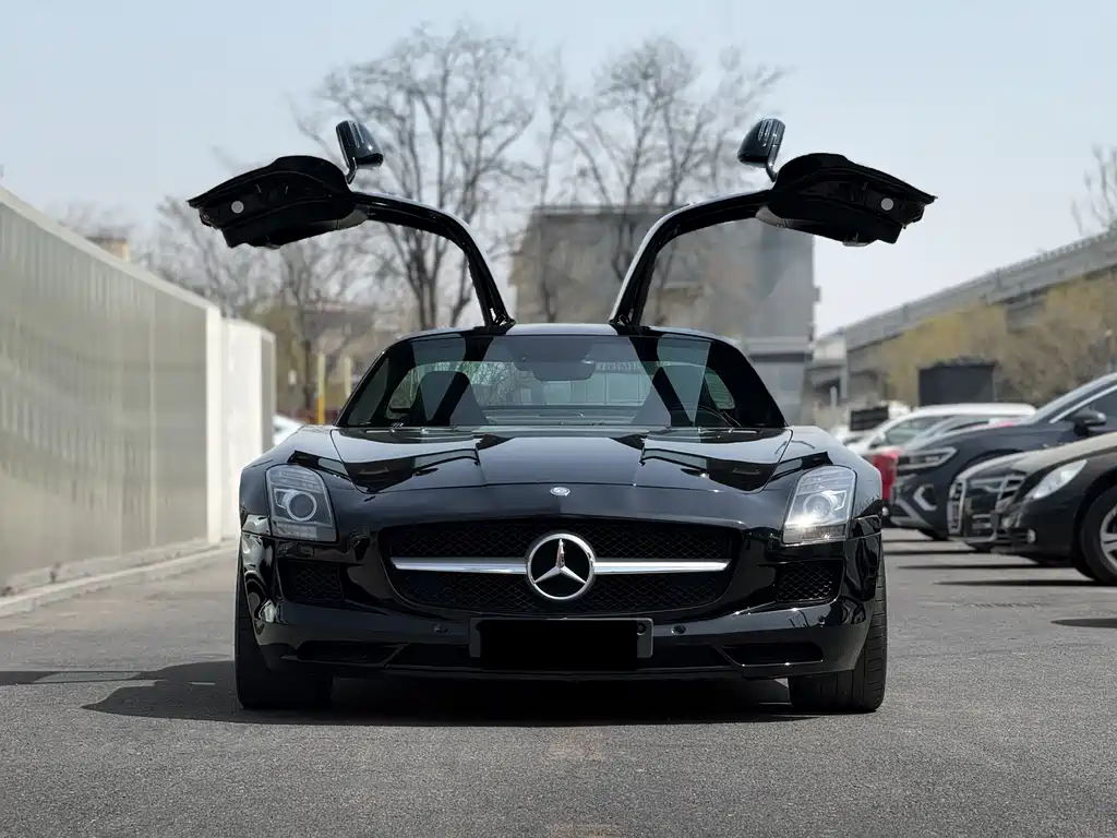 Mercedes-Benz SLS AMG 2015 — фото 2