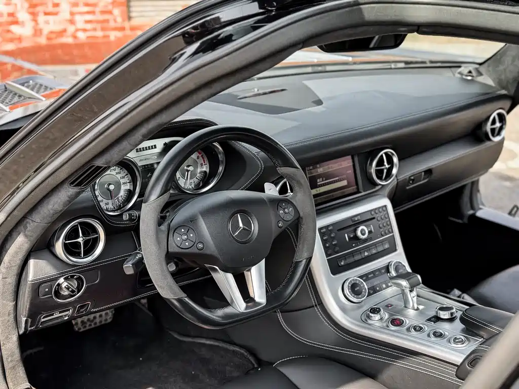 Mercedes-Benz SLS AMG 2015 — фото 8