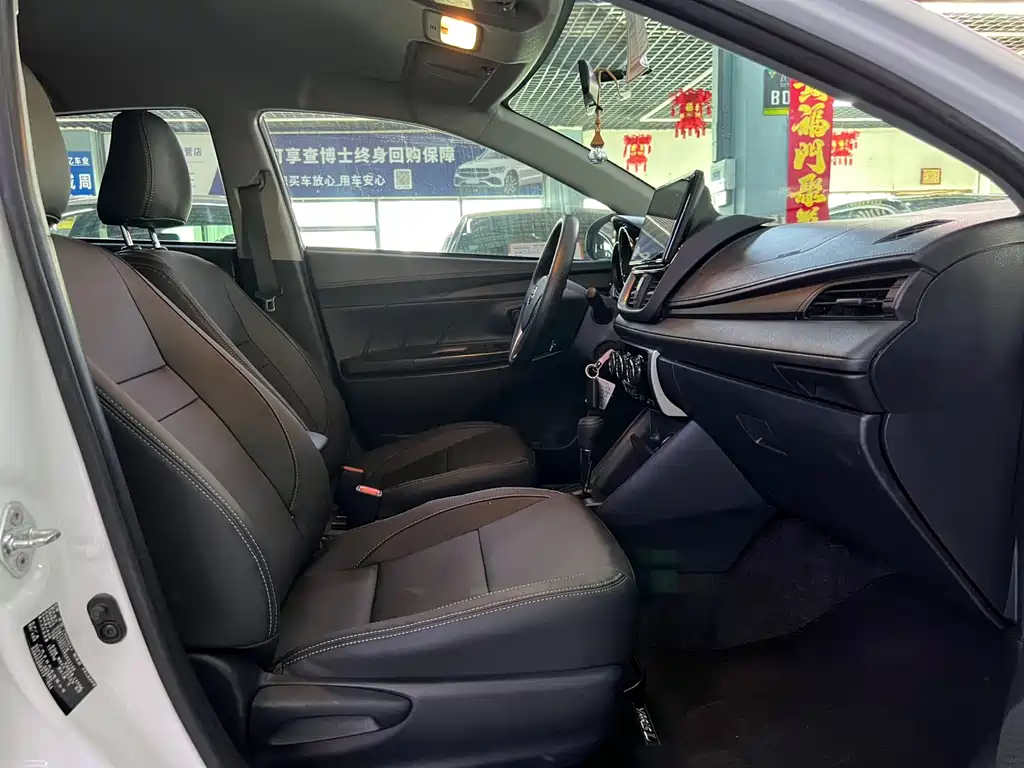 Toyota Yaris L 2022 — фото 11