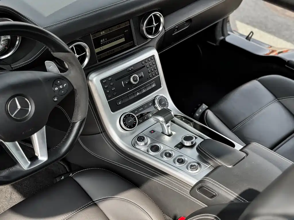 Mercedes-Benz SLS AMG 2015 — фото 10