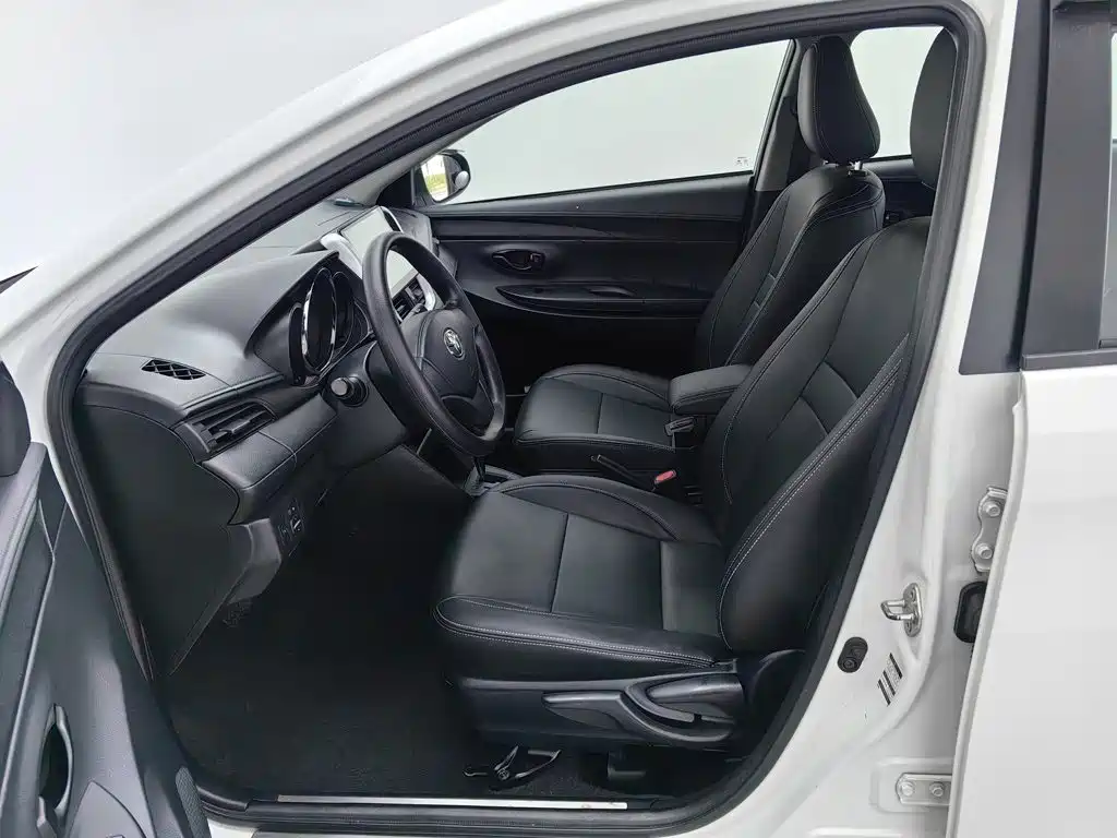 Toyota Yaris L 2016 — фото 10