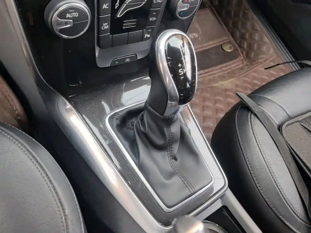 Volvo V40 2016 — фото 14