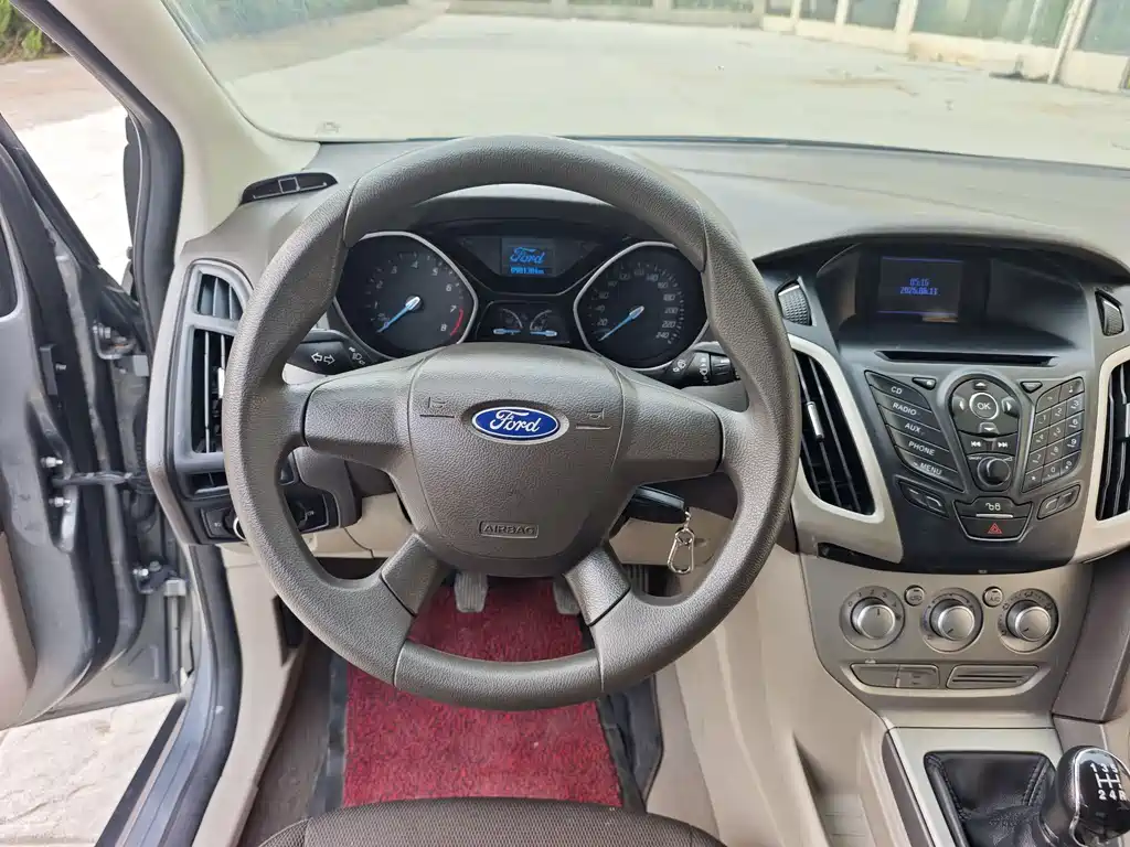 Ford Focus 2013 — фото 11