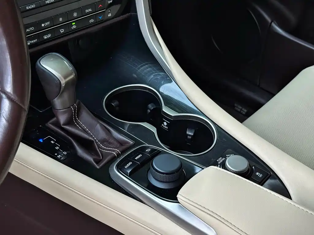Lexus RX 2019 — фото 14
