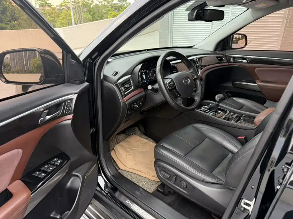 GAC Motor Trumpchi GS8 2019 — фото 12