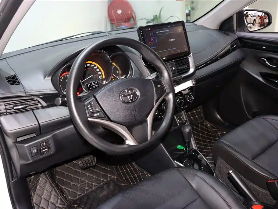 Toyota Yaris L 2023 — фото 10