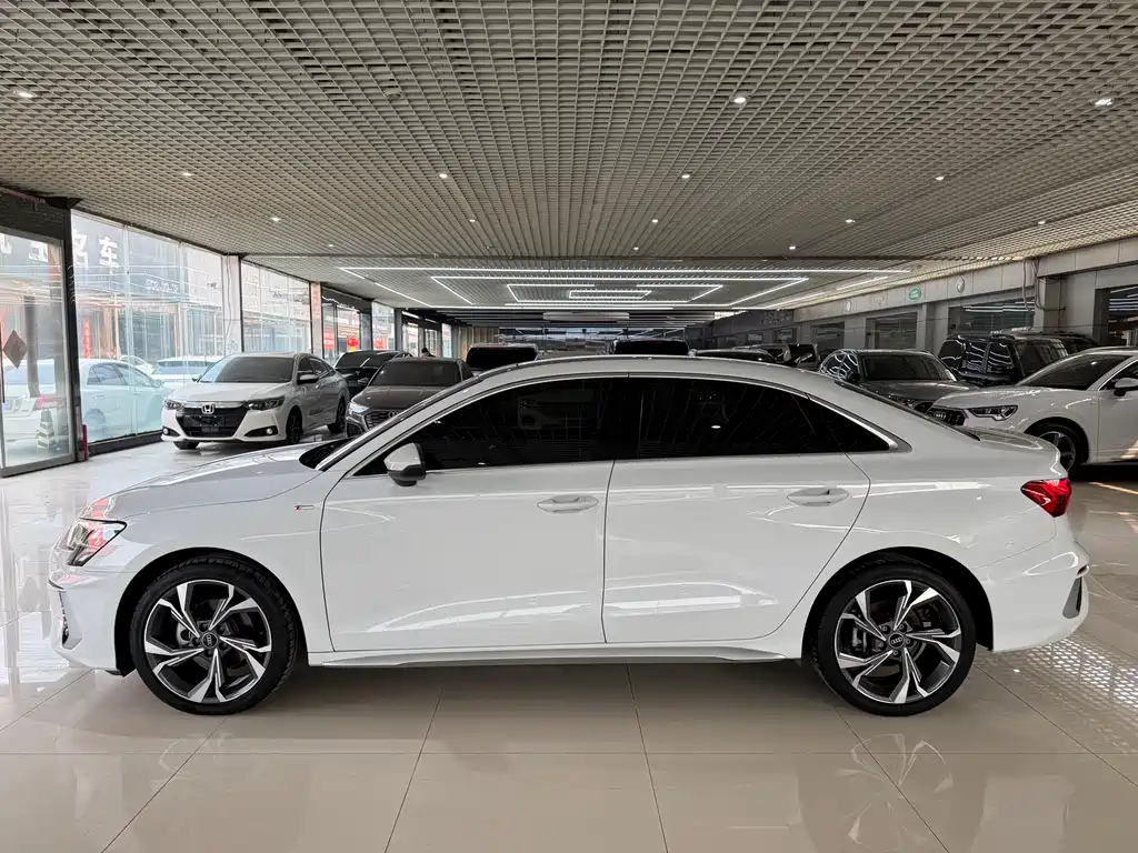 Audi A3 2023 — фото 6
