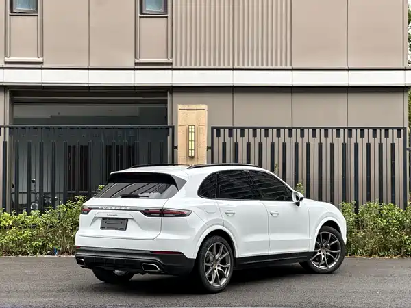 Porsche Cayenne 2022