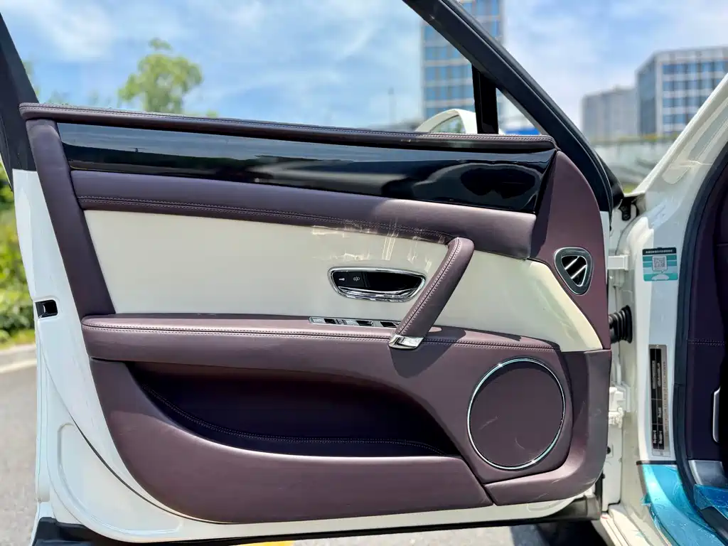 Bentley Flying Spur 2020 — фото 21