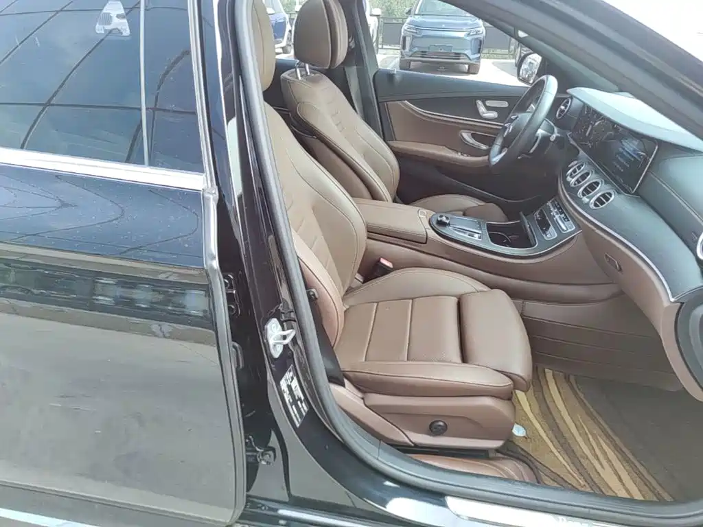 Mercedes-Benz E-Class 2023 — фото 25