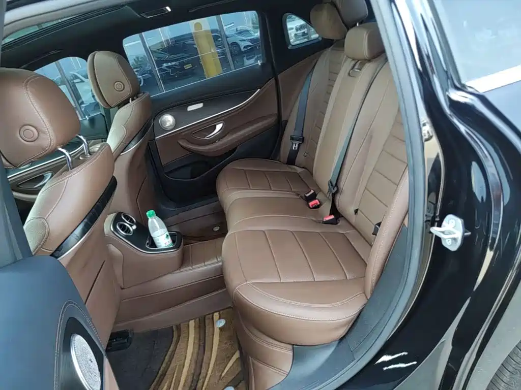 Mercedes-Benz E-Class 2023 — фото 17