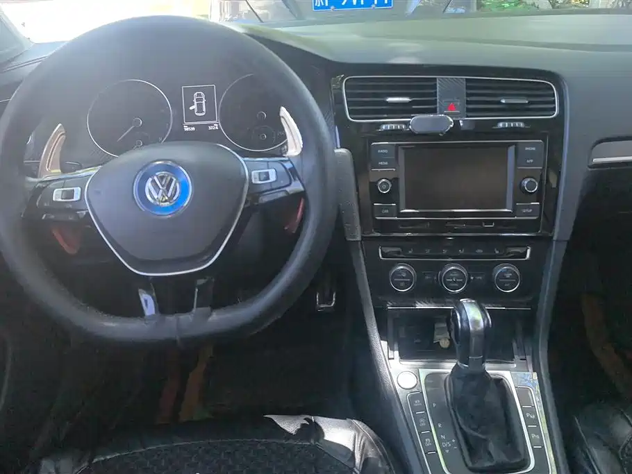 Volkswagen Golf 2017 — фото 12