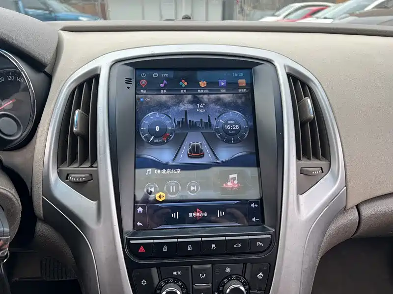Buick Excelle 2013 — фото 10