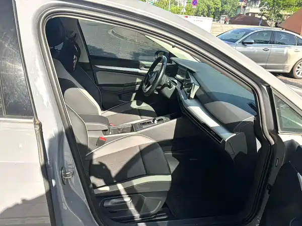 Volkswagen Golf 2021