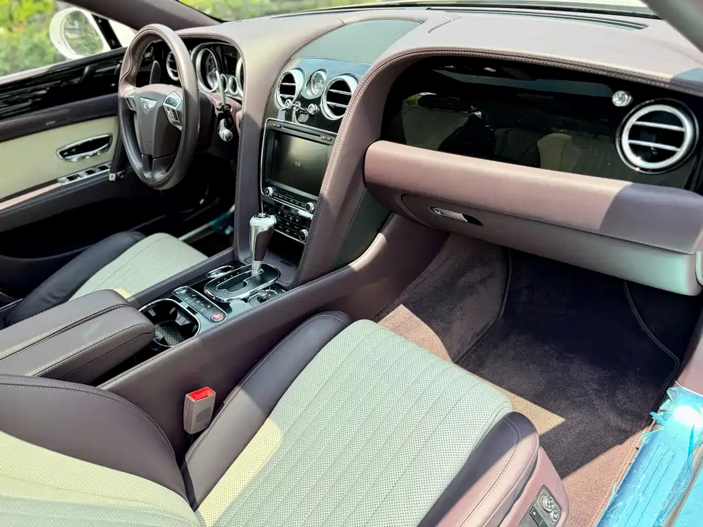 Bentley Flying Spur 2020 — фото 15