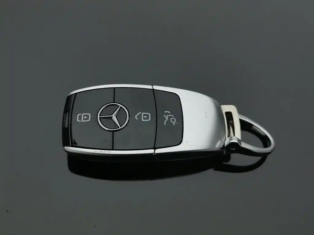 Mercedes-Benz E-Class 2021 — фото 19