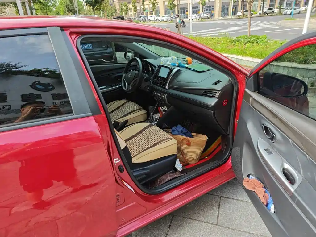 Toyota Yaris L 2015 — фото 19