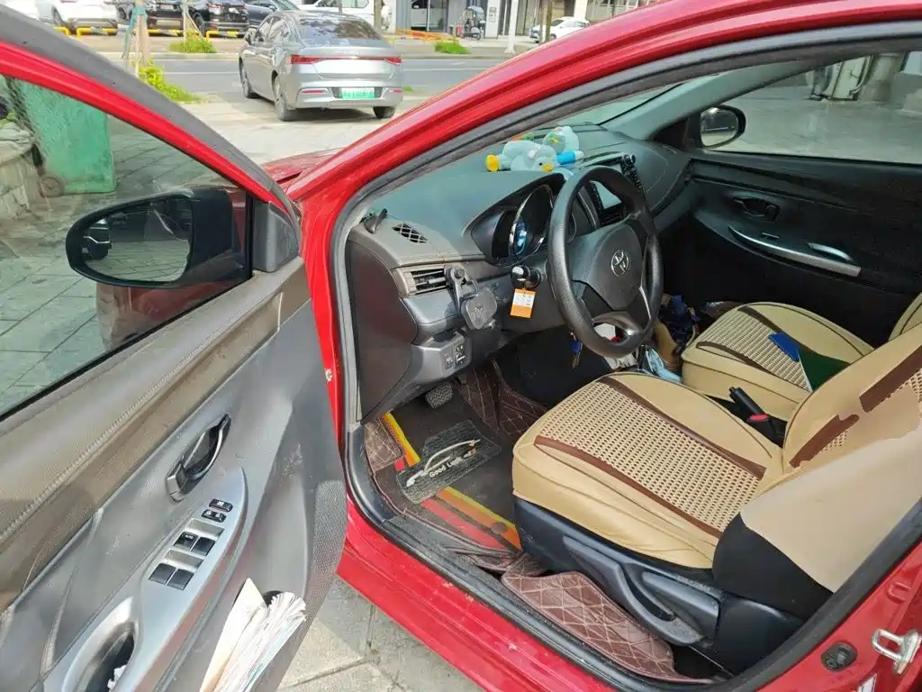 Toyota Yaris L 2015 — фото 12