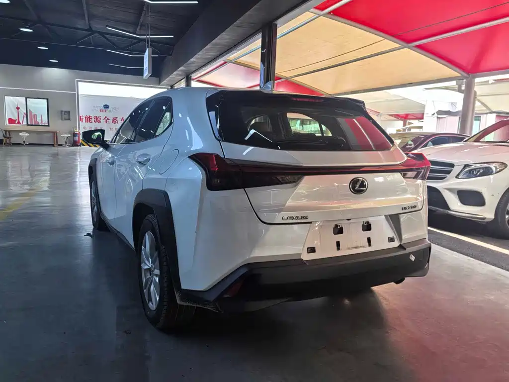 Lexus UX 2021 — фото 8