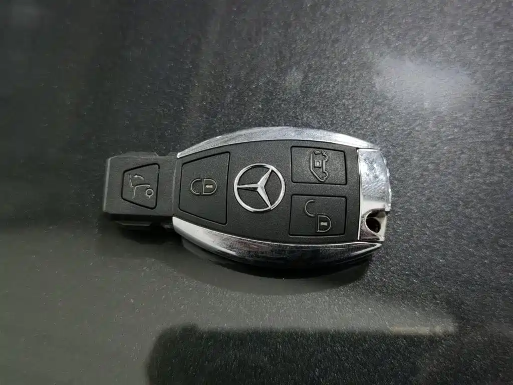 Mercedes-Benz V-Class 2021 — фото 19