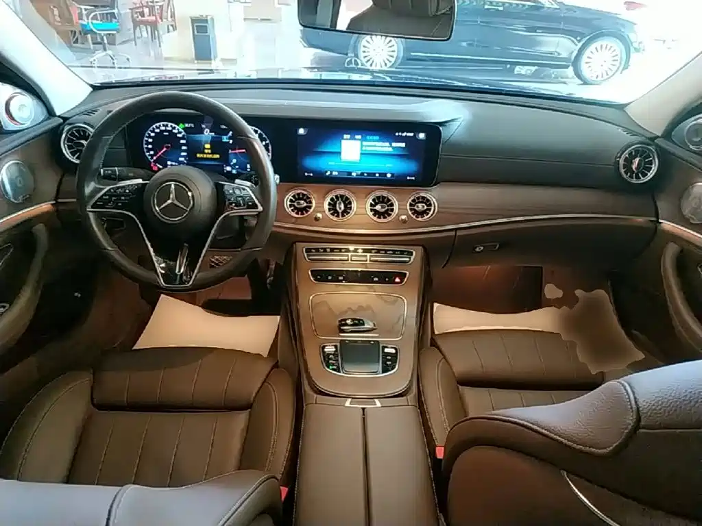Mercedes-Benz E-Class 2022 — фото 10