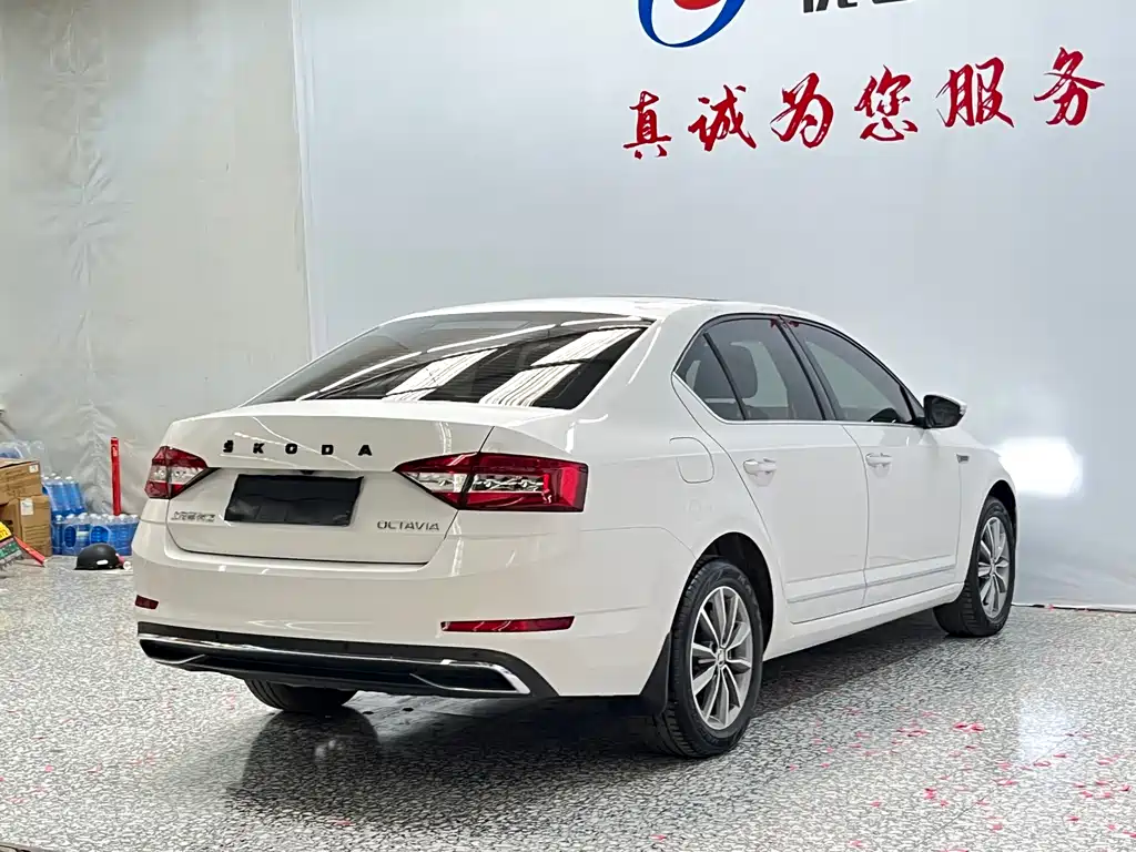 Skoda Octavia 2021 — фото 17