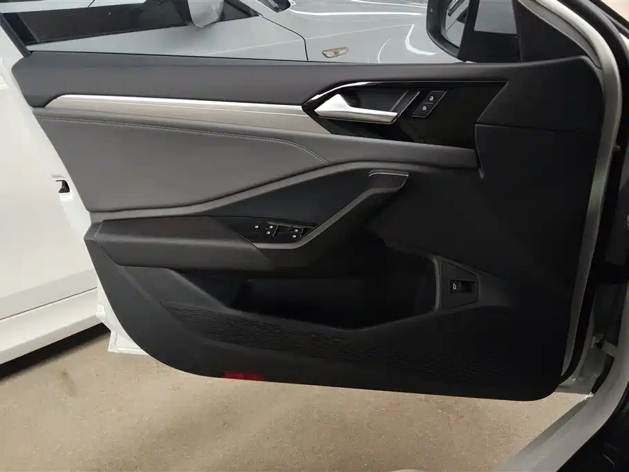 Volkswagen Sagitar 2020
