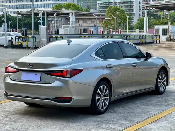 Lexus ES 2018