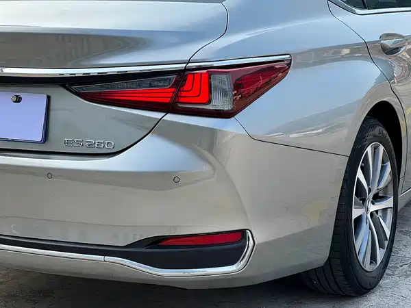 Lexus ES 2018