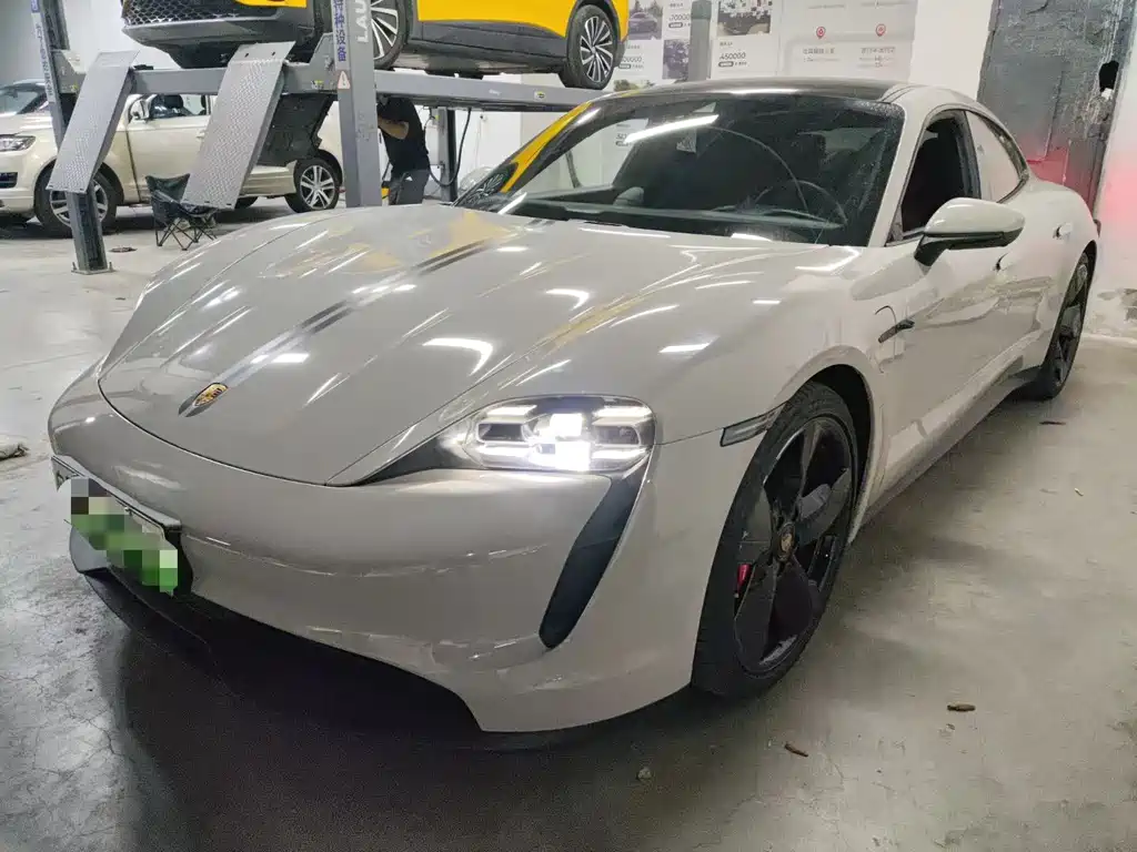 Porsche Taycan 2021