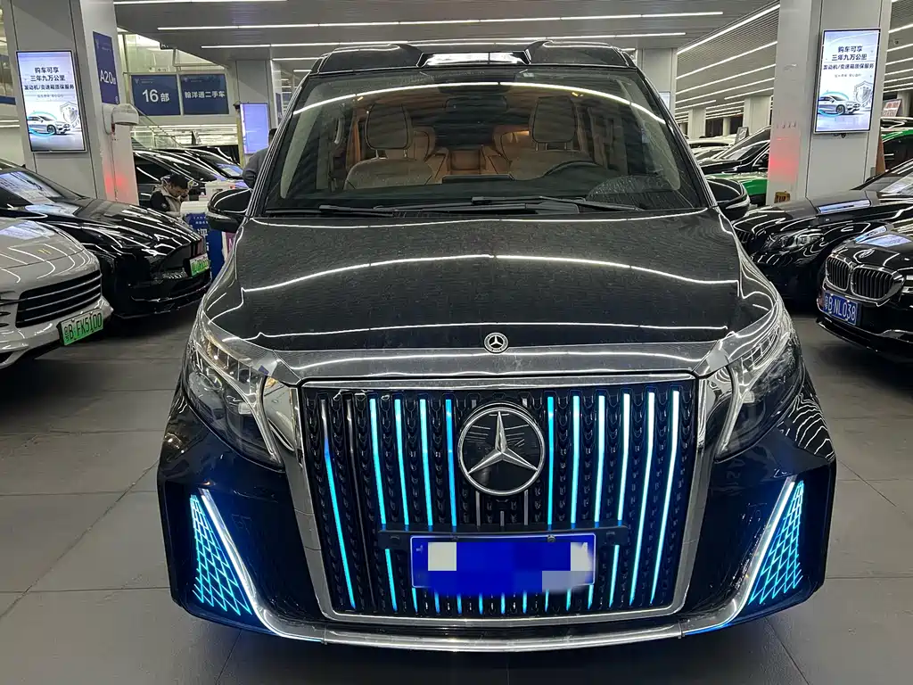 Mercedes-Benz V-Class 2023 — фото 2